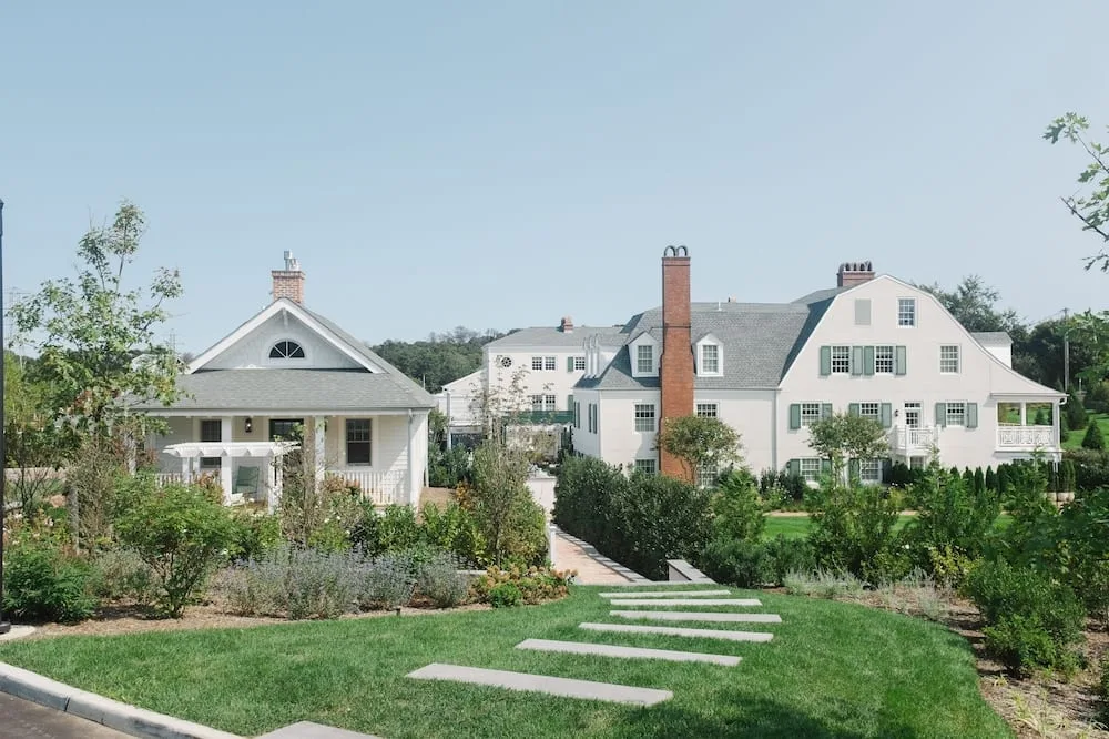 Canoe Place Inn & Cottages